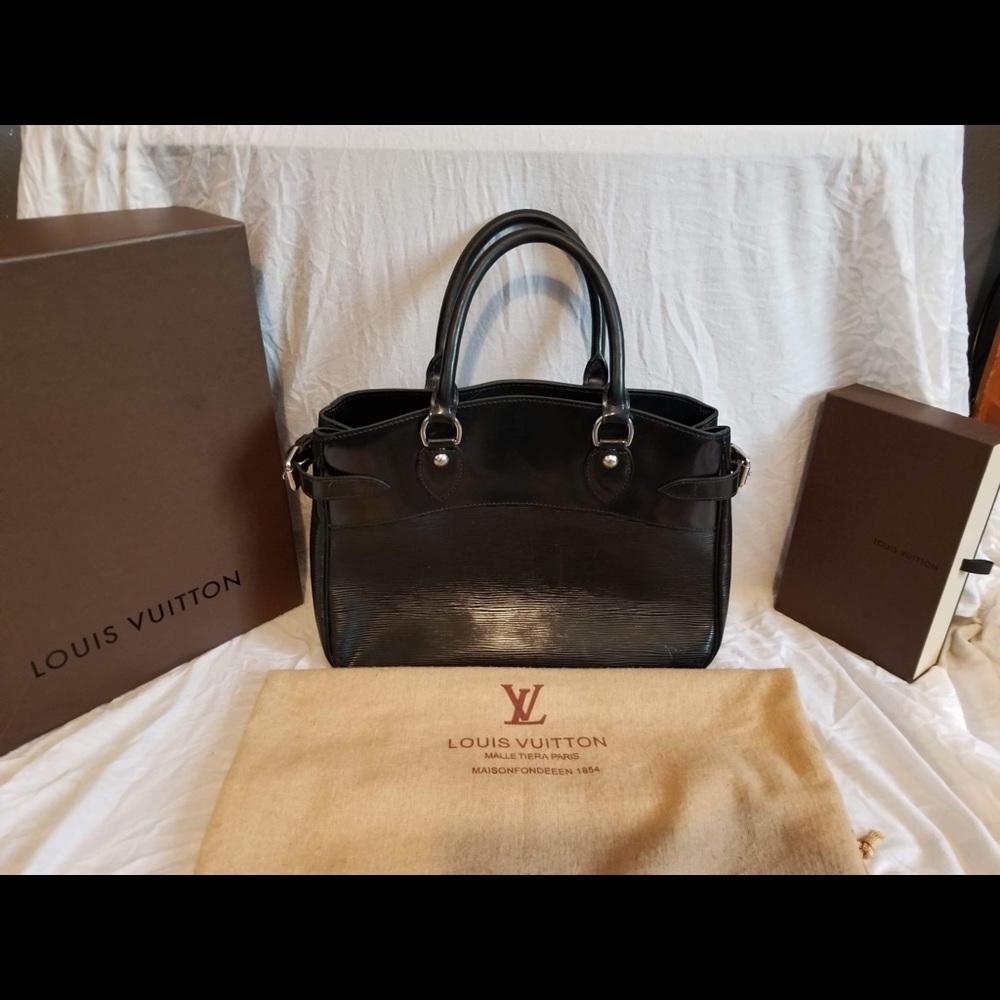 Louis Vuitton authentic black handbag and wallet